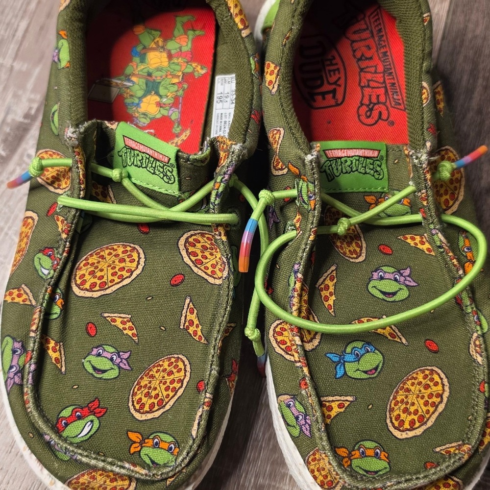 Hey Dude Wally Youth J1 Green Good TMNT Ninja Turtles Pizza Loafers 44031-90H